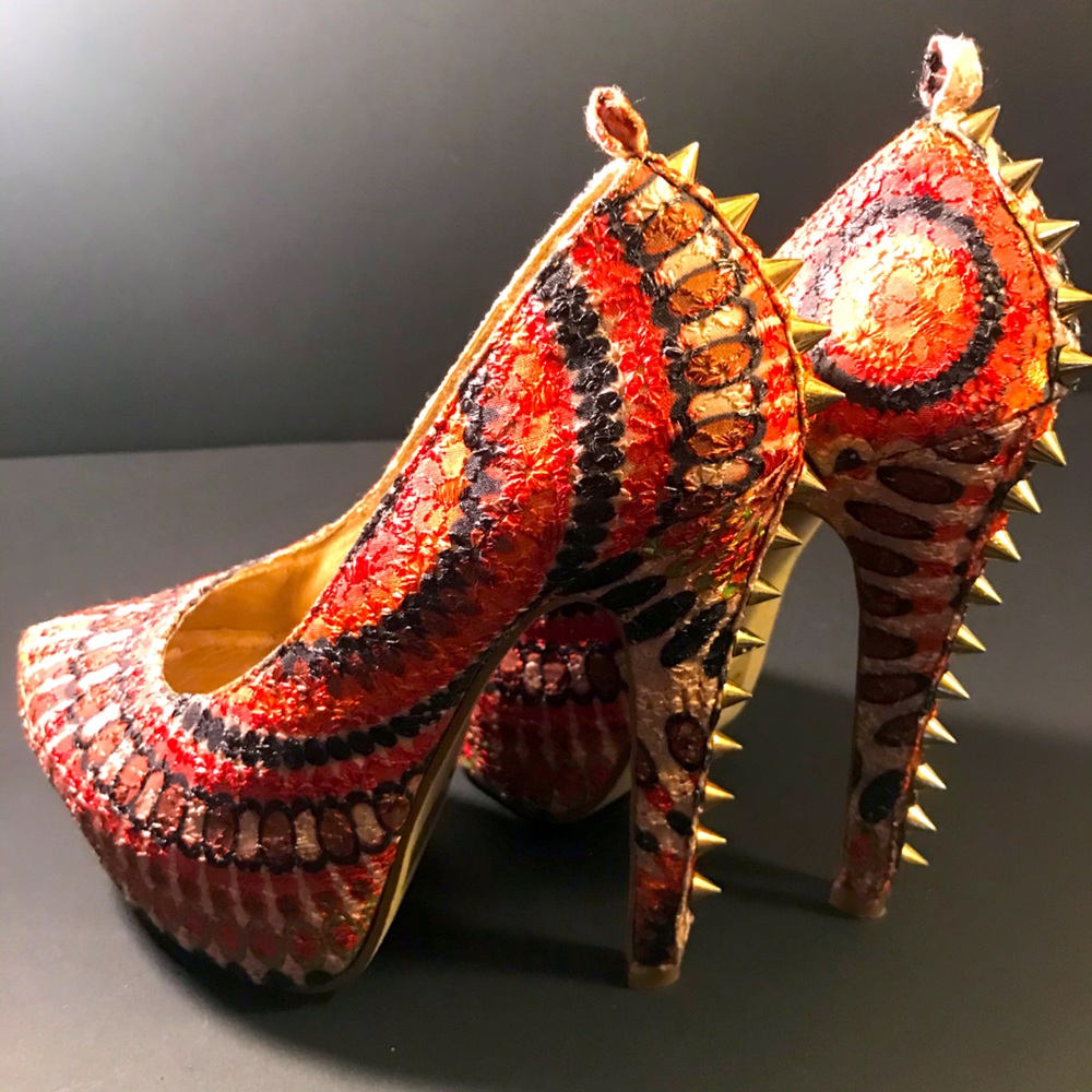 ViNTAGE BOUTIQUE link in description all shoes $8